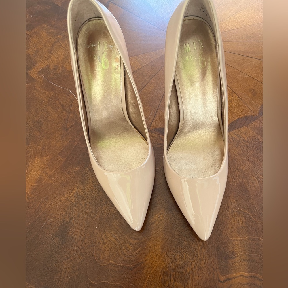 Nude Pumps